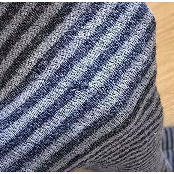 Lululemon Open Your Heart Reversible Top Gray Striped Thumb Holes Est. Size 8 - Picture 9 of 10